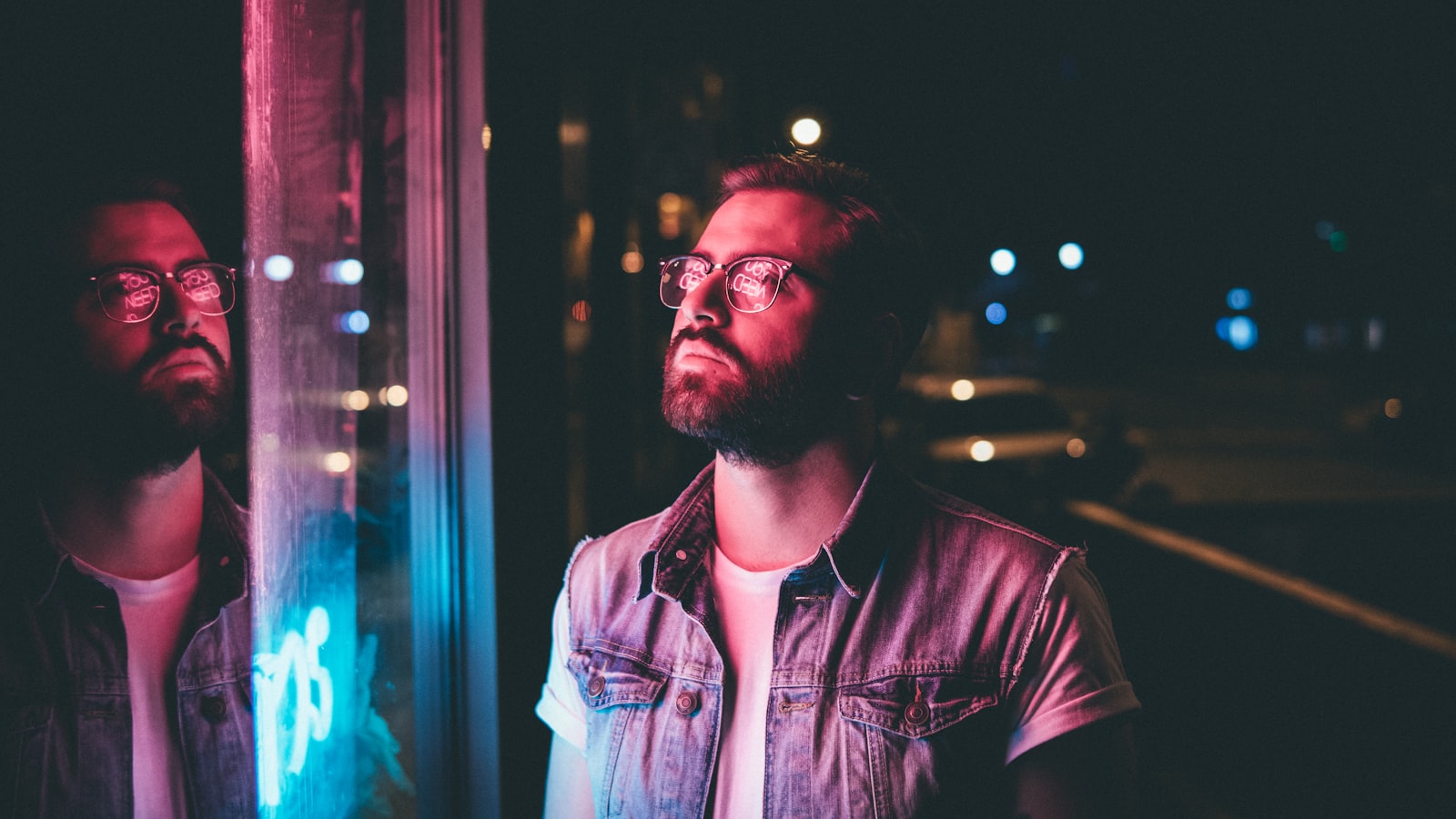 Photo 1508363778367 Af363f107cbb